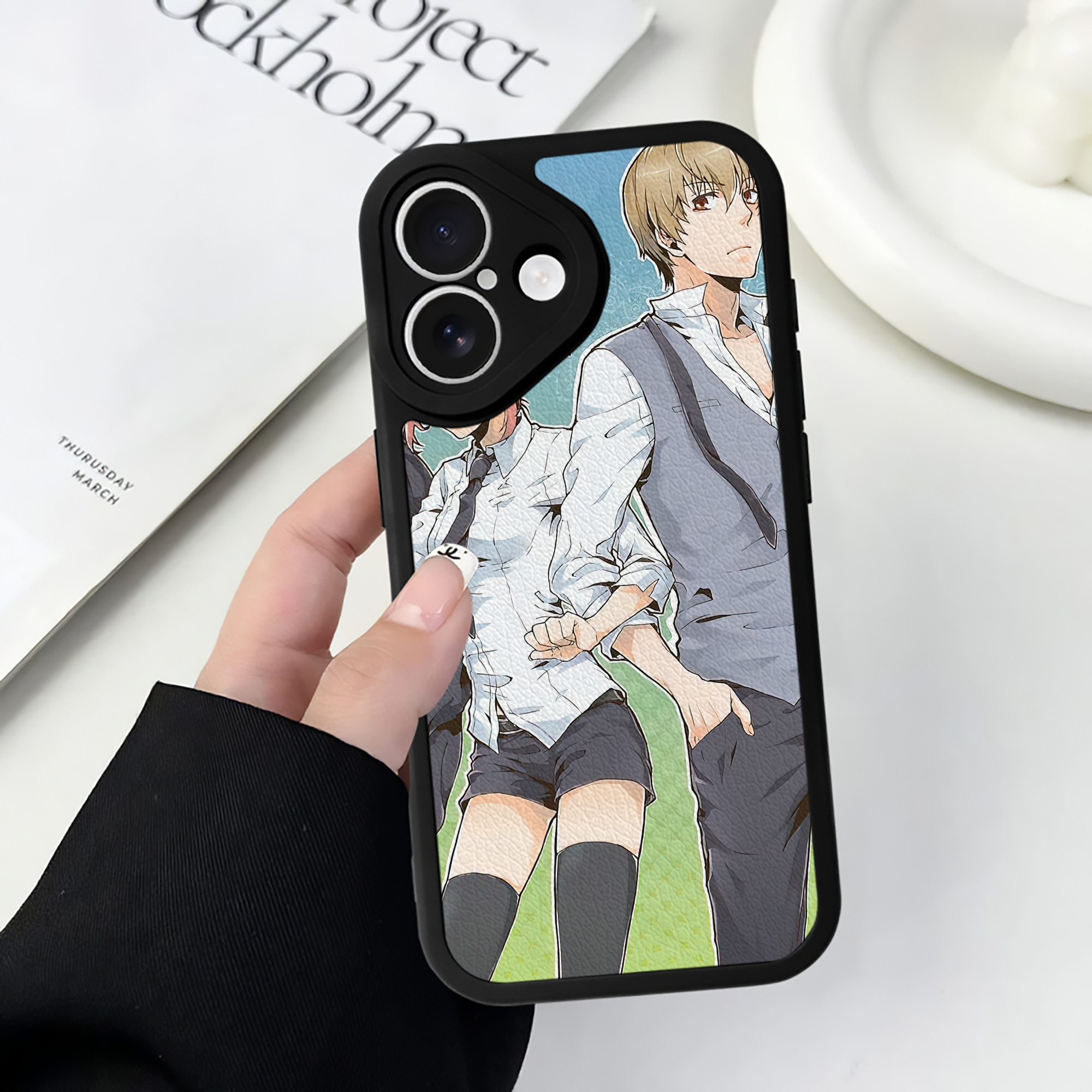 （画像用） ぎんたま 坂田銀時（さかたぎんとき） 神楽 志村新八（しむら しんぱち） GINTAMA Sakata Gintoki Kagura Shimura Shinpachi 【iPhone 16シリーズ対応】シリコンスマホケース（レザー調） 材質：シリコン